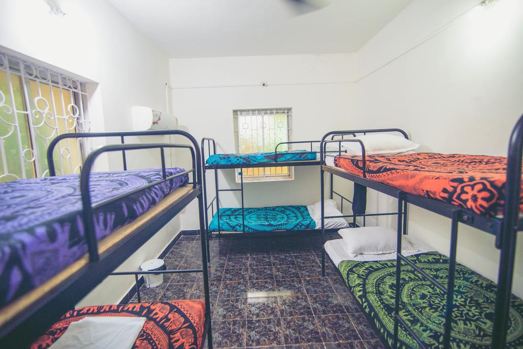 Anjuna By Roadhouse Hostels Goa Hostel Beds photo